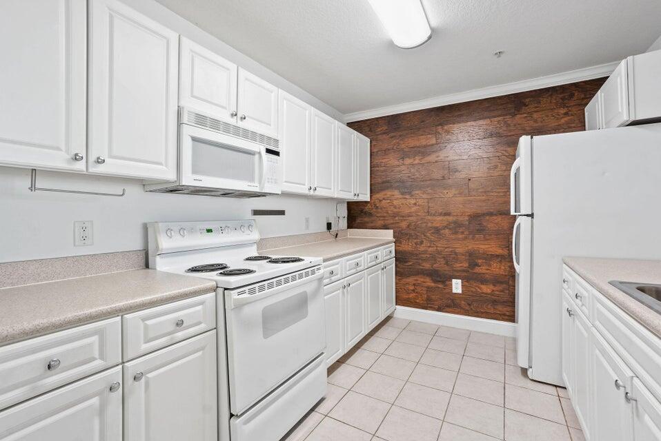 1200 Town Ctr #401 Jupiter, FL 33458