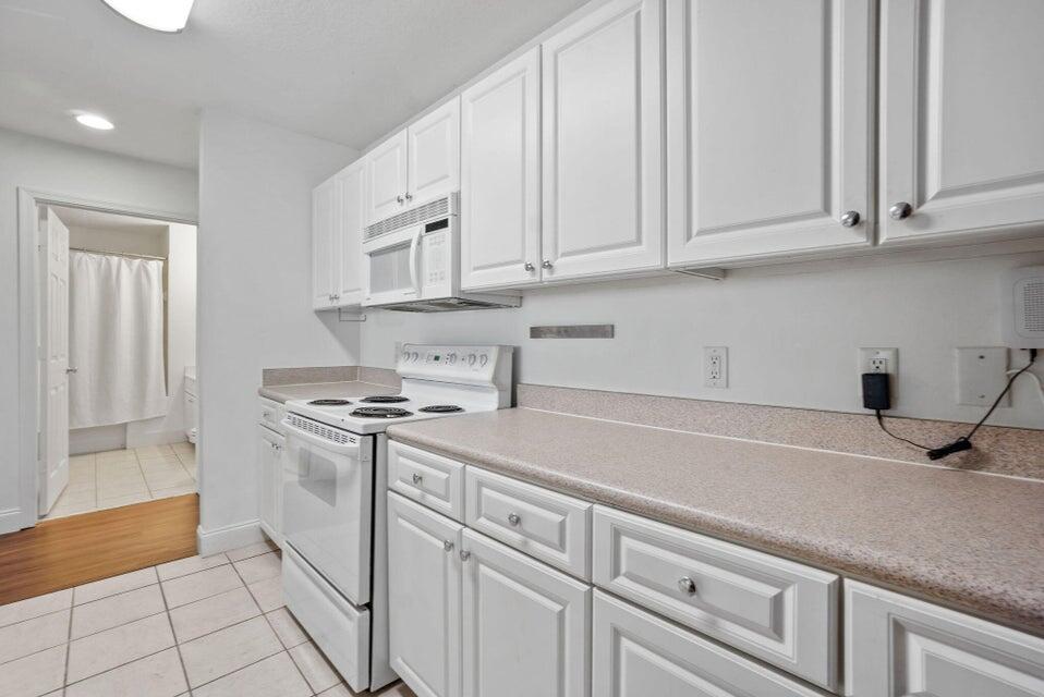 1200 Town Ctr #401 Jupiter, FL 33458