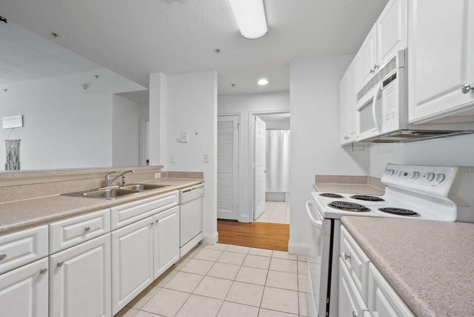 1200 Town Ctr #401 Jupiter, FL 33458