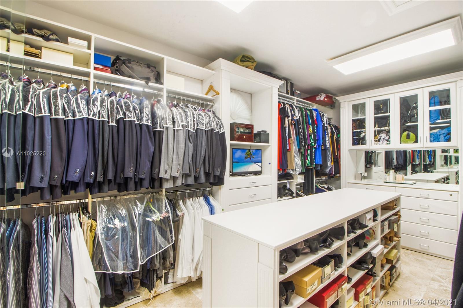 3525 Palmetto Ave Miami, FL 33133