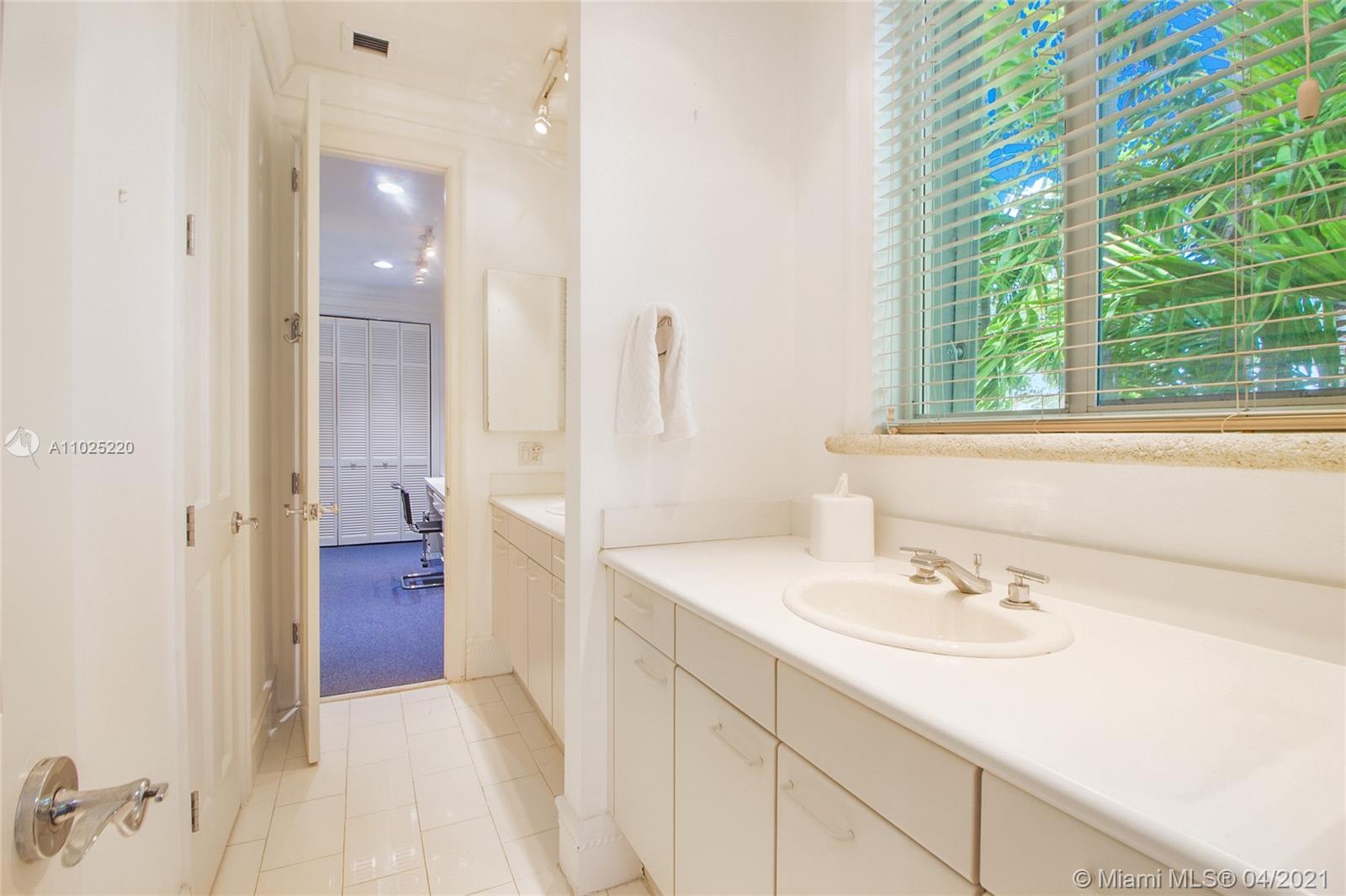 3525 Palmetto Ave Miami, FL 33133