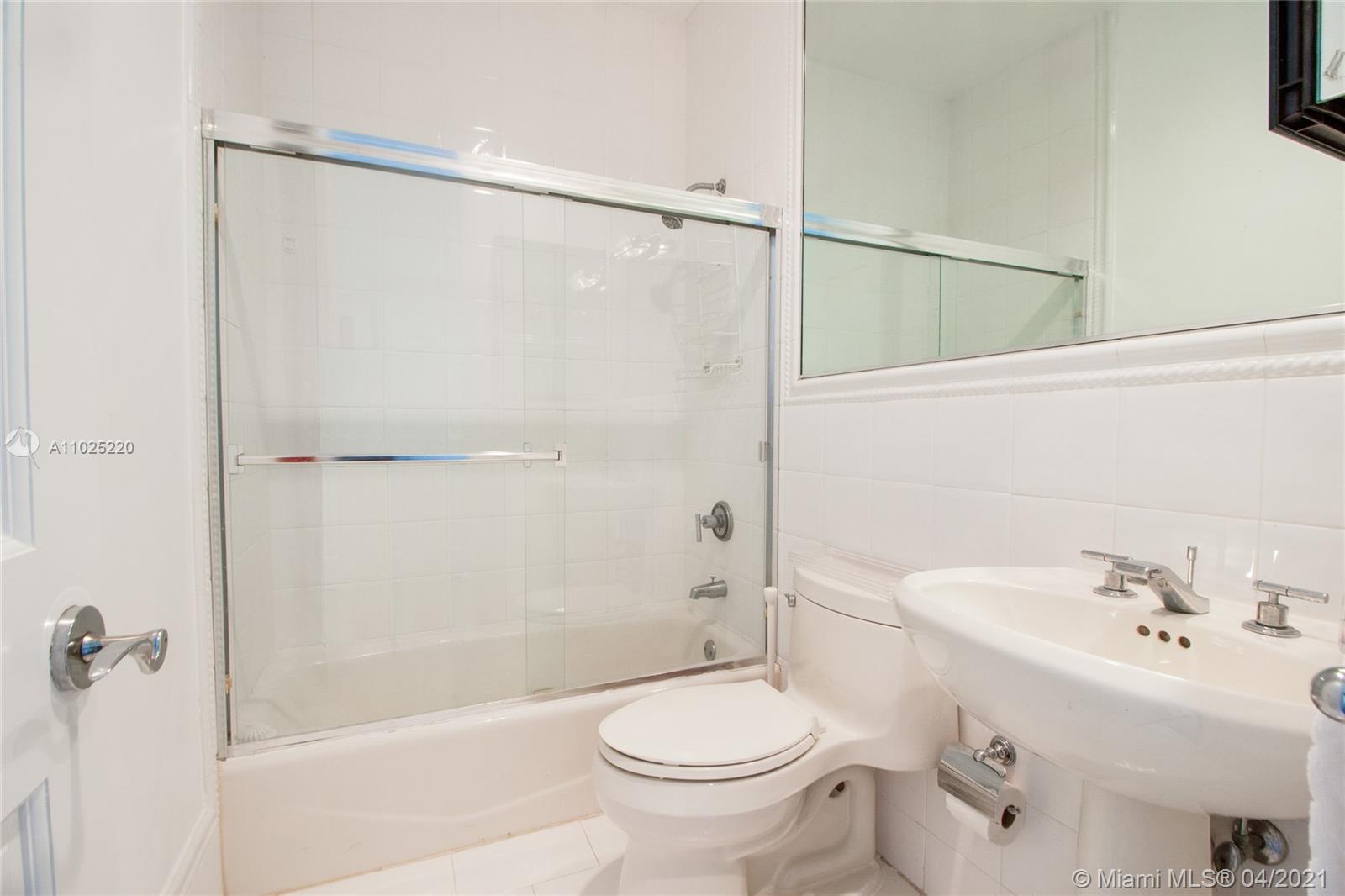 3525 Palmetto Ave Miami, FL 33133