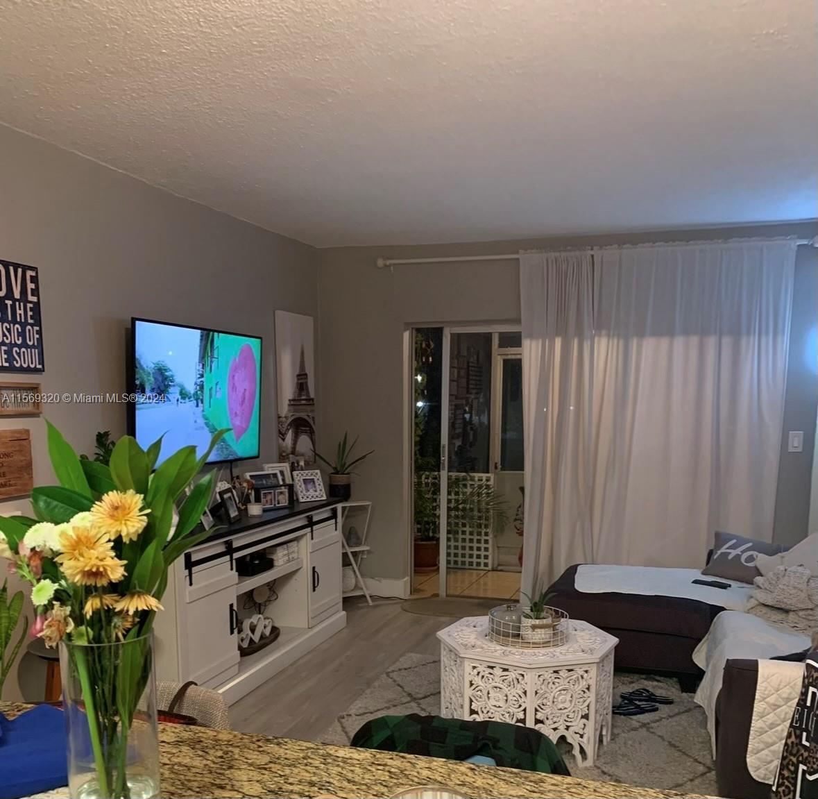 image MILLER LAKE CONDO2