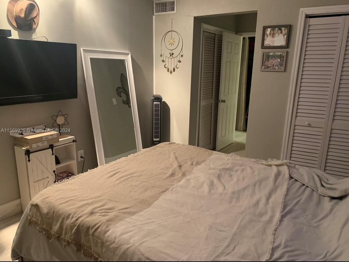 image MILLER LAKE CONDO3