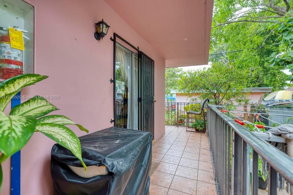 519 NW 10th Ave,Miami, FL 33136