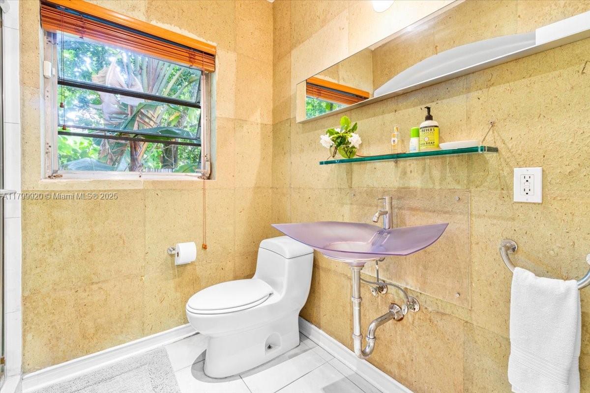 550 NE 94th St Miami Shores, FL 33138 550 NE 94th St Miami Shores, FL 33138