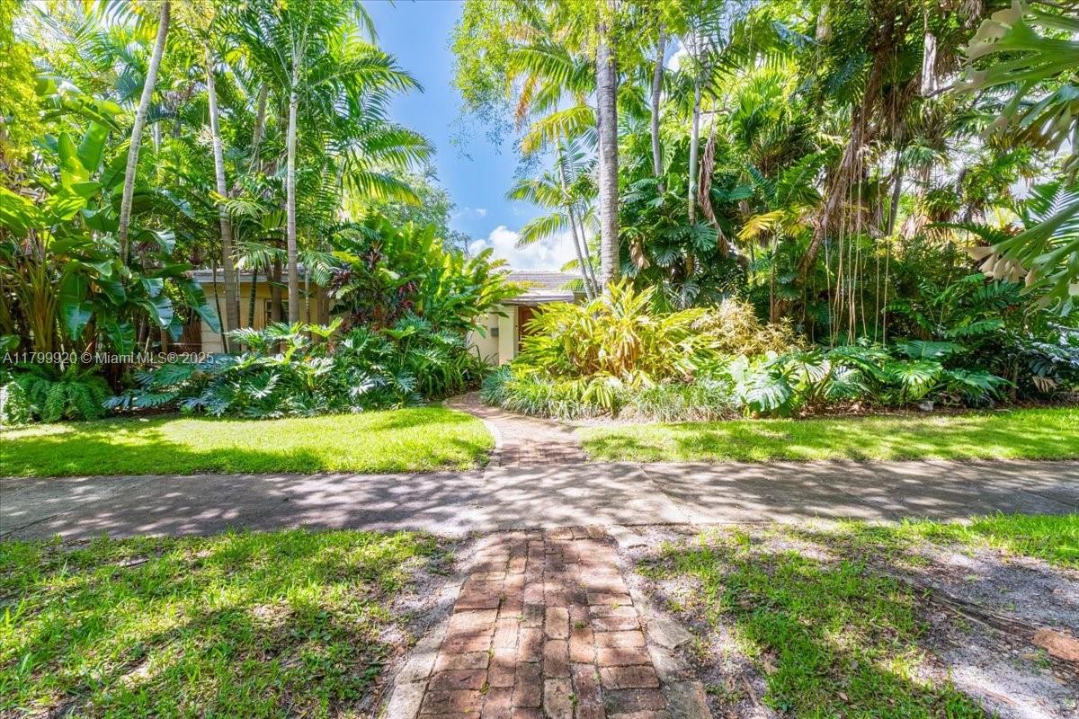 550 NE 94th St Miami Shores, FL 33138 550 NE 94th St Miami Shores, FL 33138