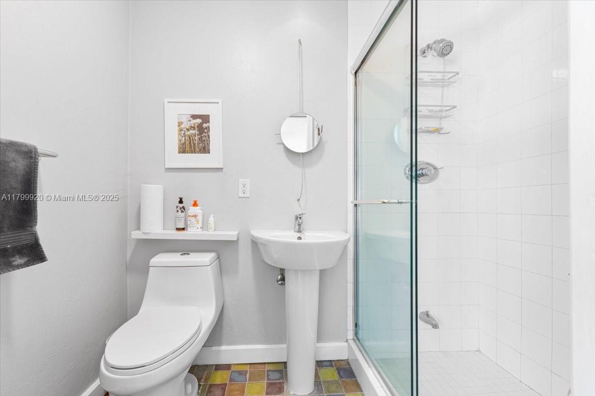550 NE 94th St Miami Shores, FL 33138 550 NE 94th St Miami Shores, FL 33138