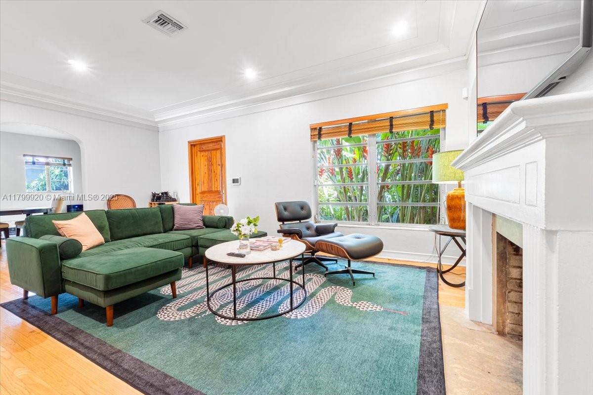 550 NE 94th St Miami Shores, FL 33138 550 NE 94th St Miami Shores, FL 33138