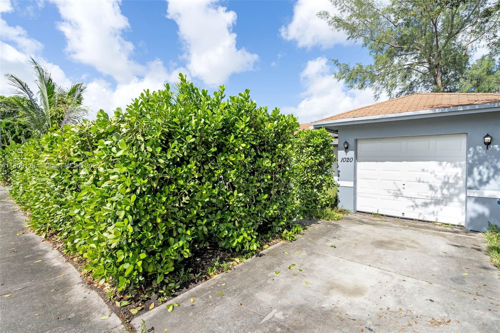 1020 SW 8th St #1020 Hallandale Beach, FL 33009