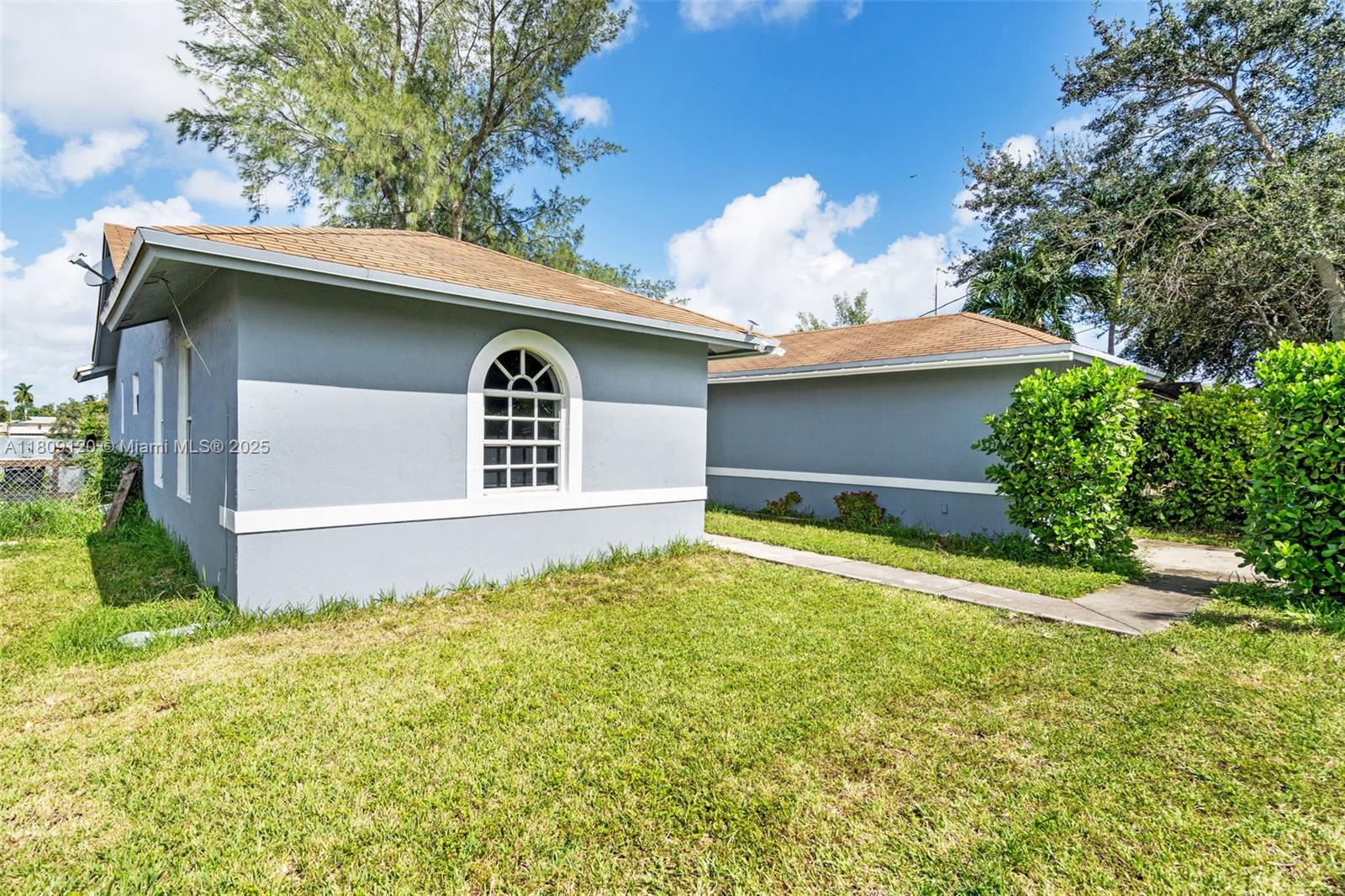 1020 SW 8th St #1020 Hallandale Beach, FL 33009