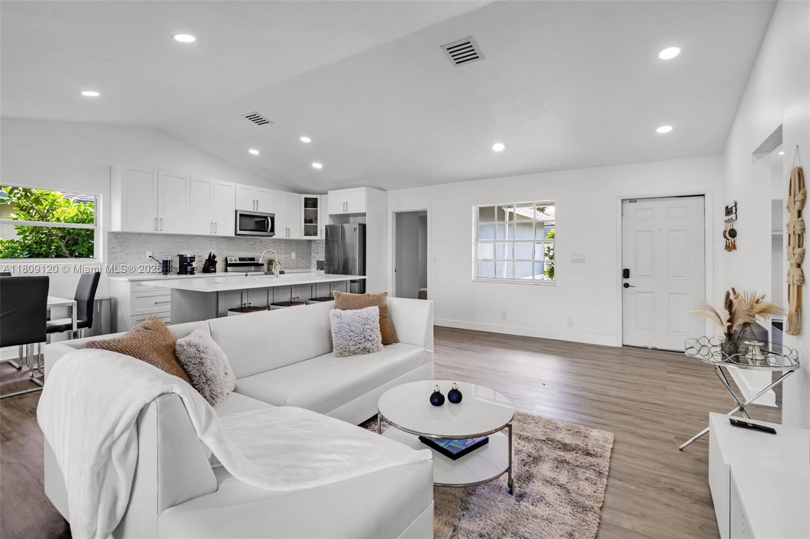 1020 SW 8th St #1020 Hallandale Beach, FL 33009