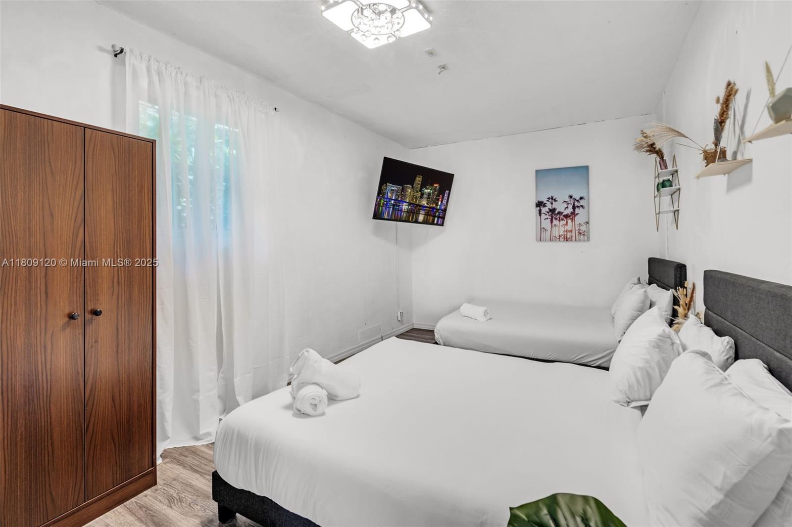 1020 SW 8th St #1020 Hallandale Beach, FL 33009