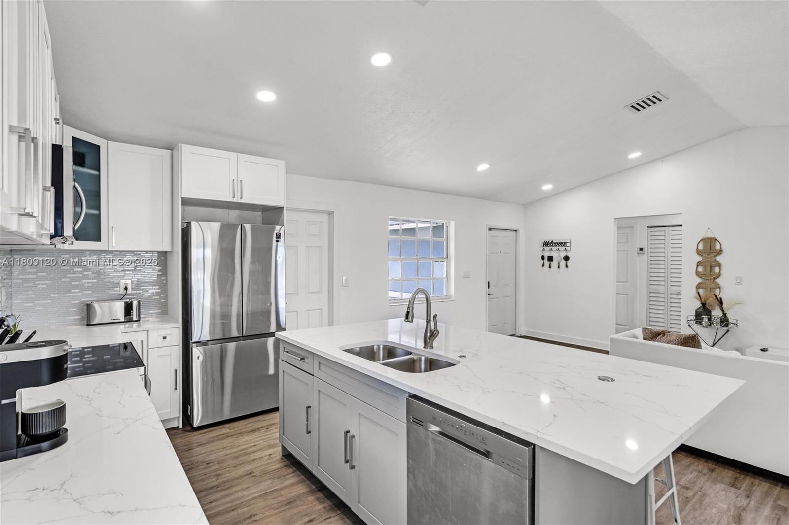 1020 SW 8th St #1020 Hallandale Beach, FL 33009