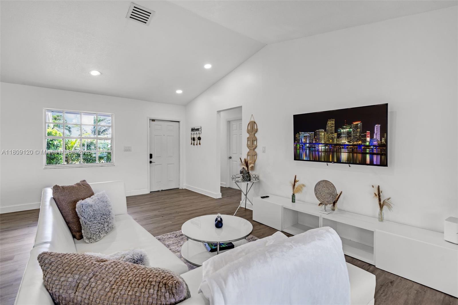 1020 SW 8th St #1020 Hallandale Beach, FL 33009