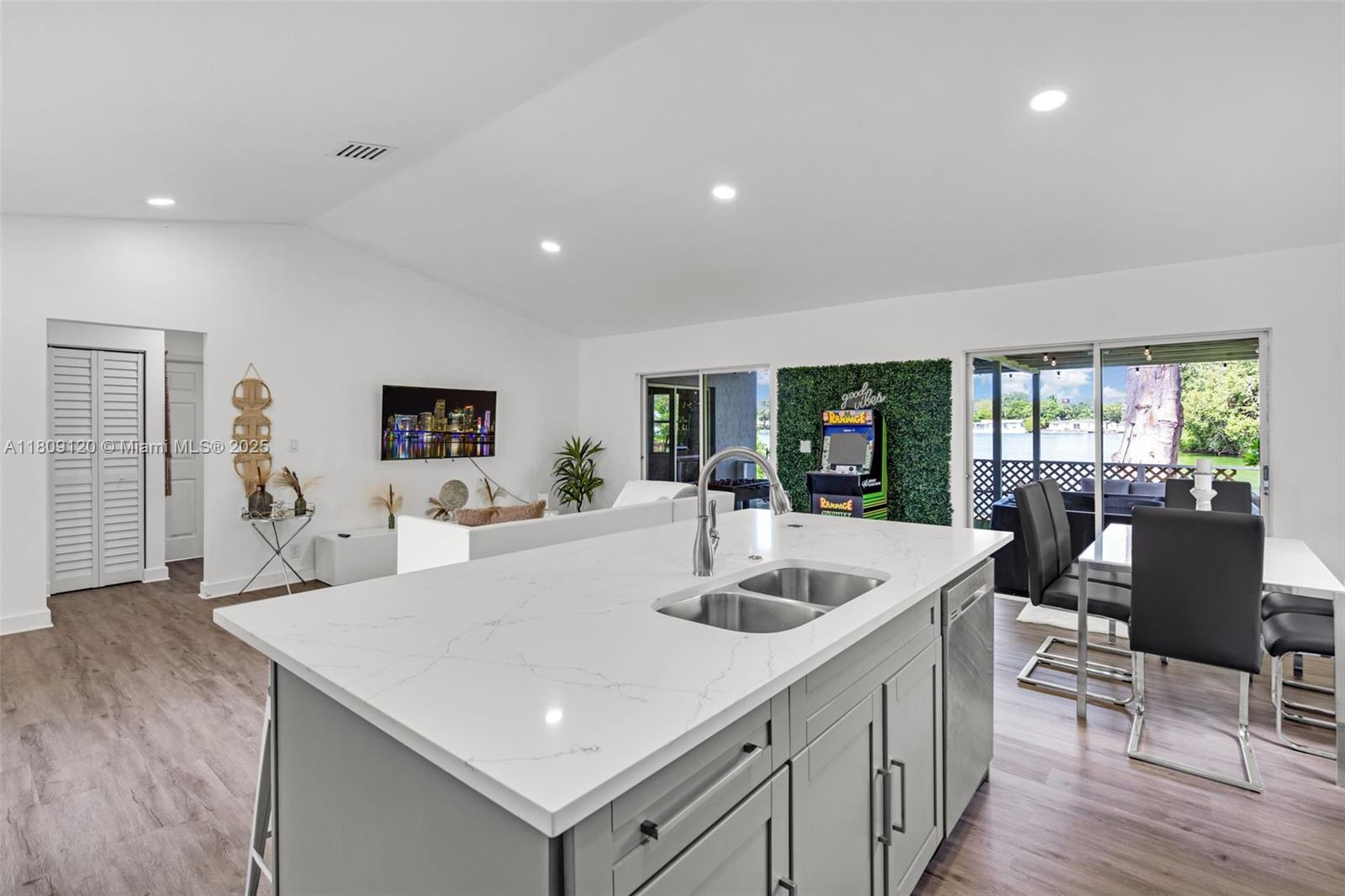 1020 SW 8th St #1020 Hallandale Beach, FL 33009