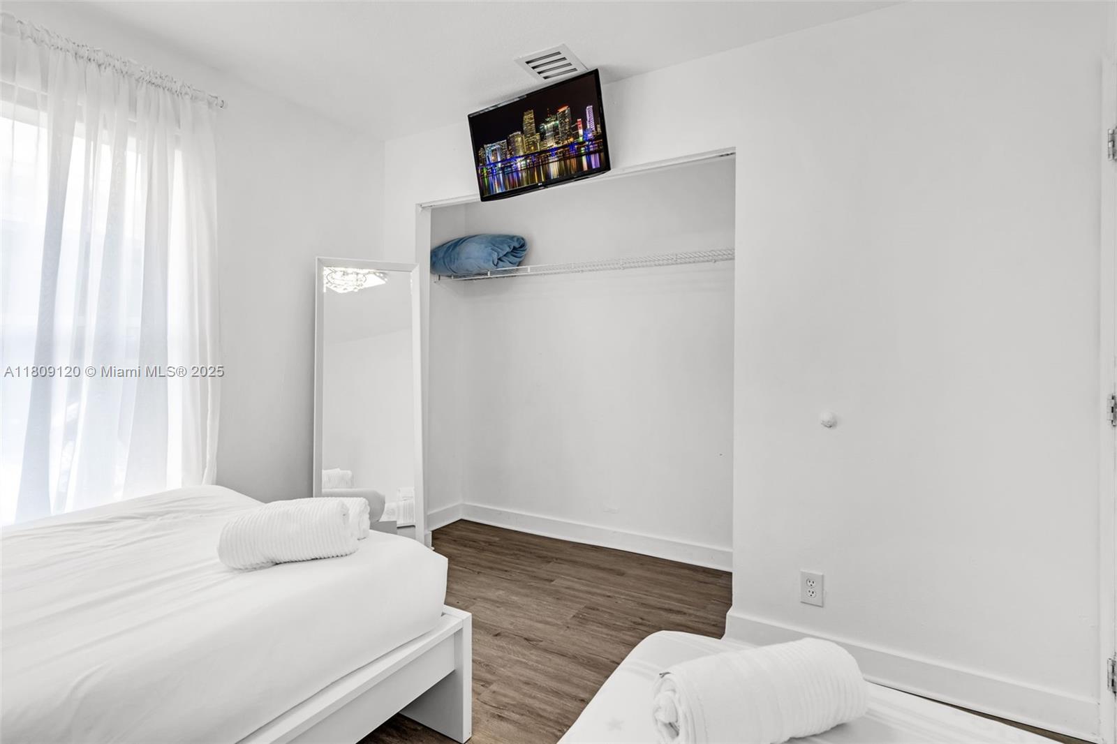 1020 SW 8th St #1020 Hallandale Beach, FL 33009