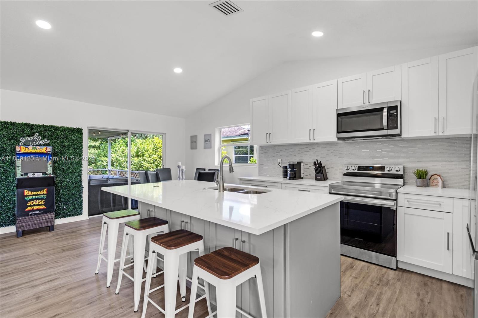 1020 SW 8th St #1020 Hallandale Beach, FL 33009