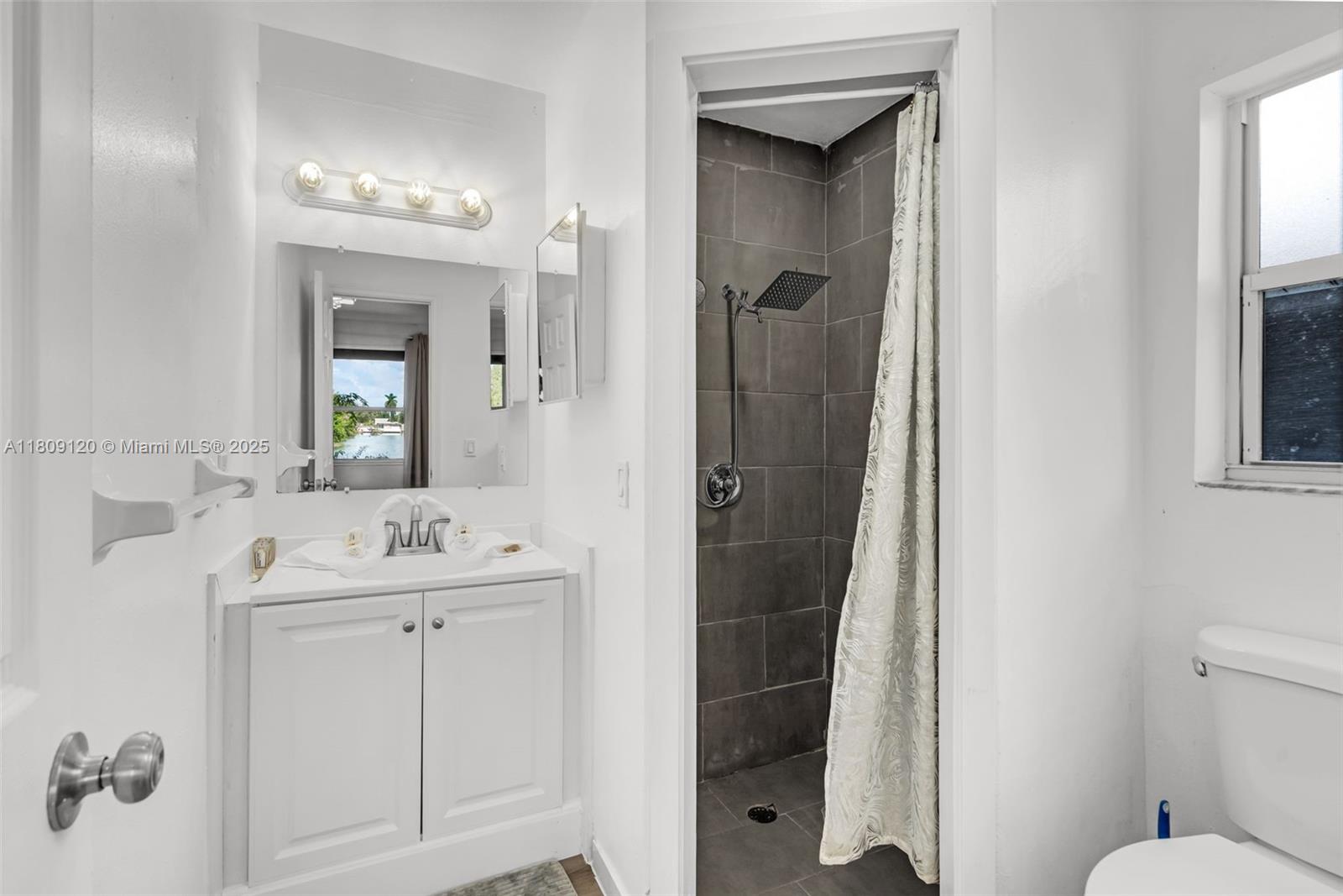 1020 SW 8th St #1020 Hallandale Beach, FL 33009