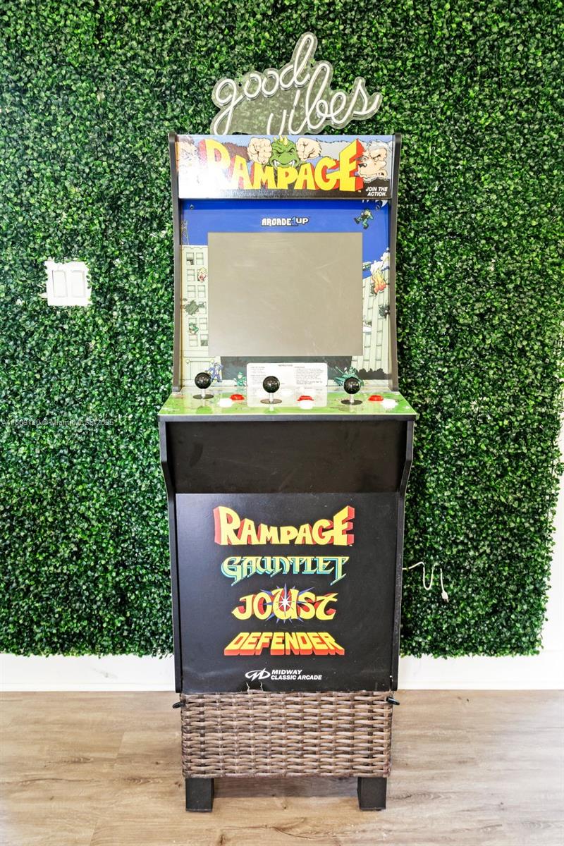 1020 SW 8th St #1020 Hallandale Beach, FL 33009