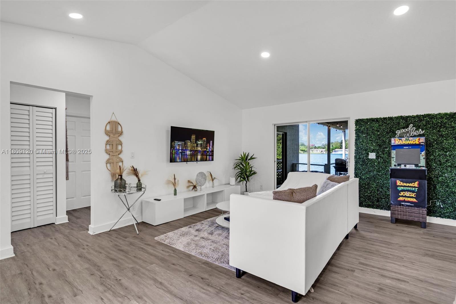 1020 SW 8th St #1020 Hallandale Beach, FL 33009