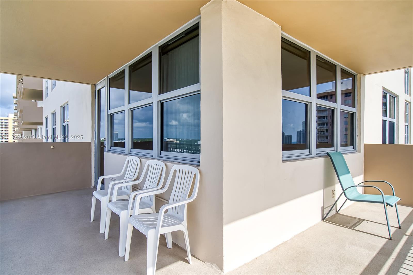 image Winston Towers 100 Condo43