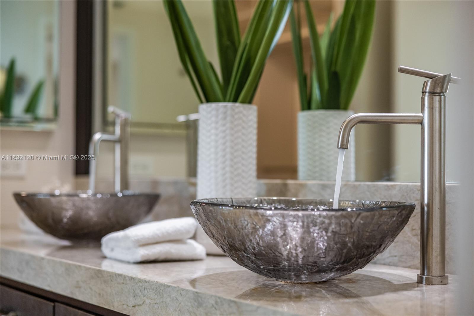 615 Ocean Dr #6A Key Biscayne, FL 33149