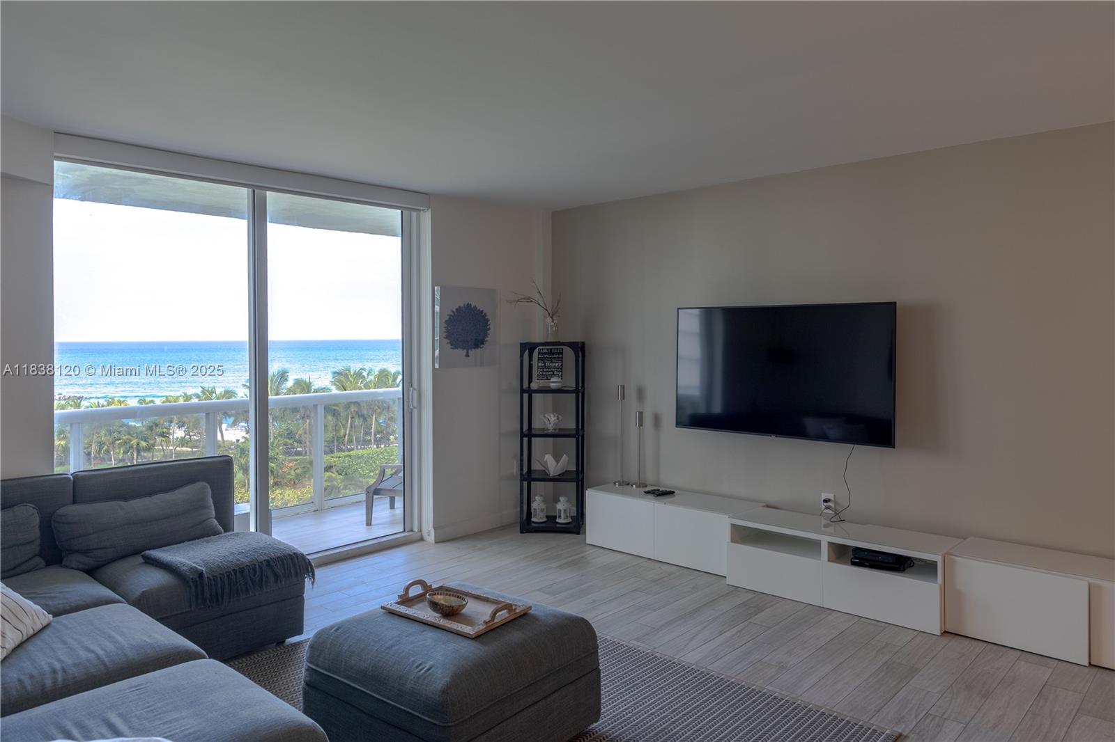 image Harbour House10