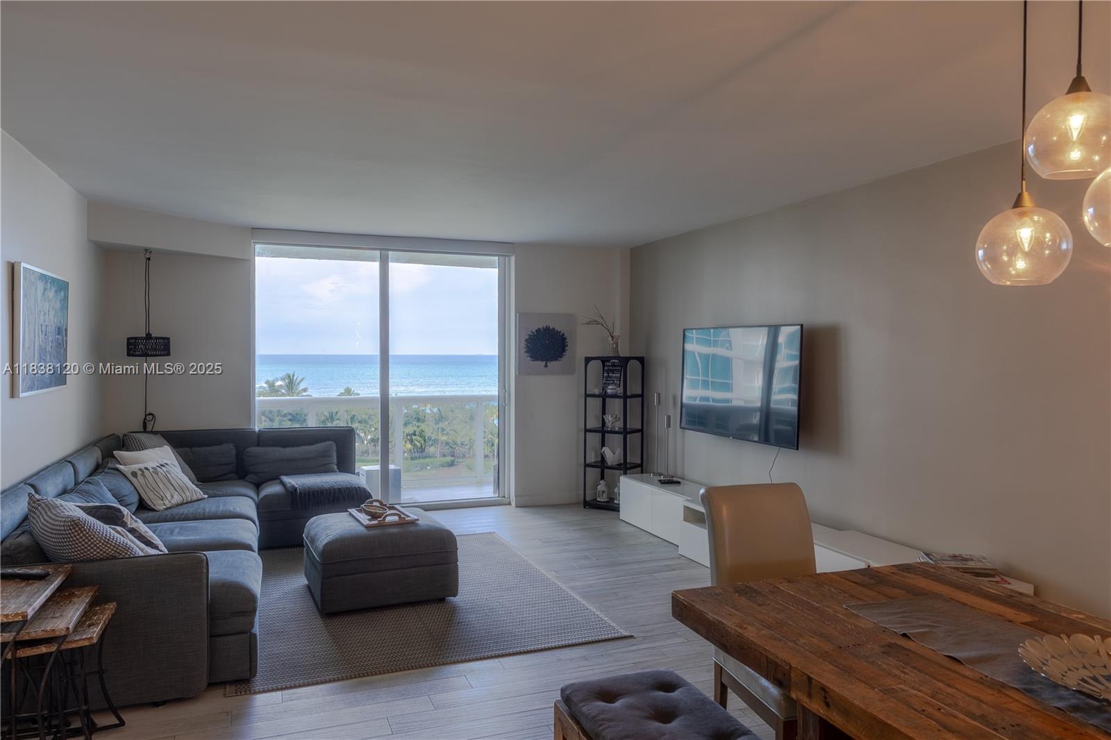 image Harbour House2