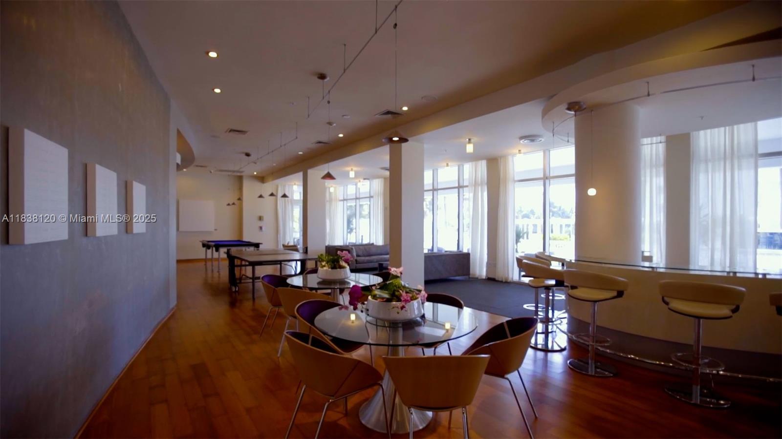 image Harbour House32