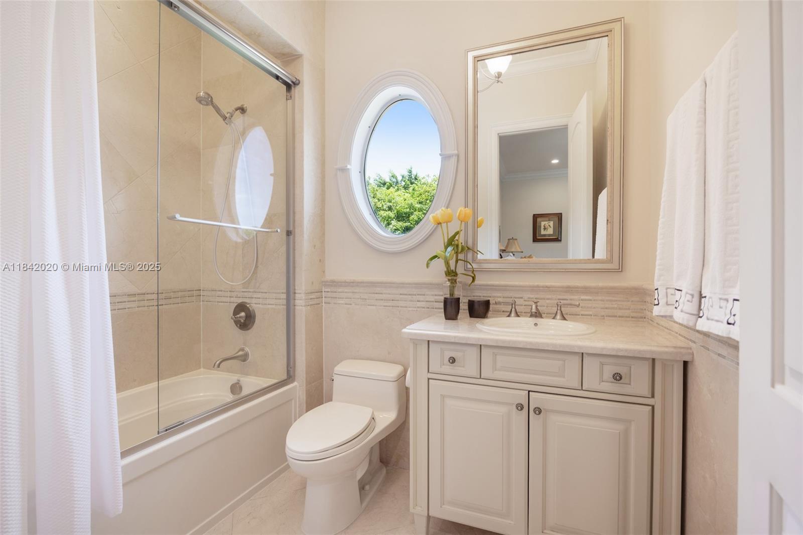 8252 SW 52nd Ave Miami, FL 33143 8252 SW 52nd Ave Miami, FL 33143