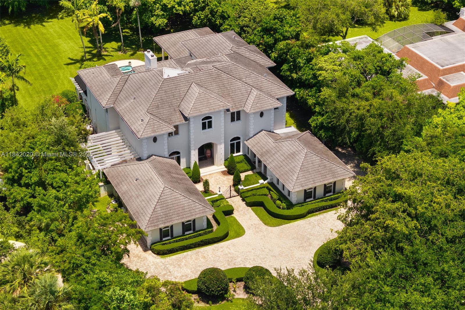 8252 SW 52nd Ave Miami, FL 33143 8252 SW 52nd Ave Miami, FL 33143