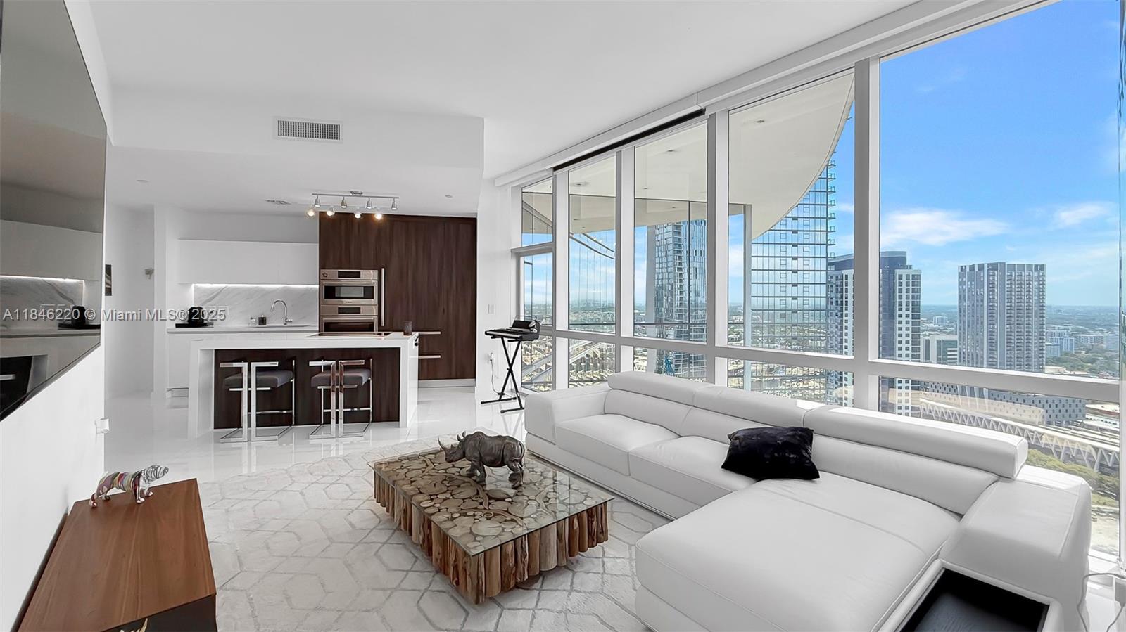 image Paramount Miami Worldcent10