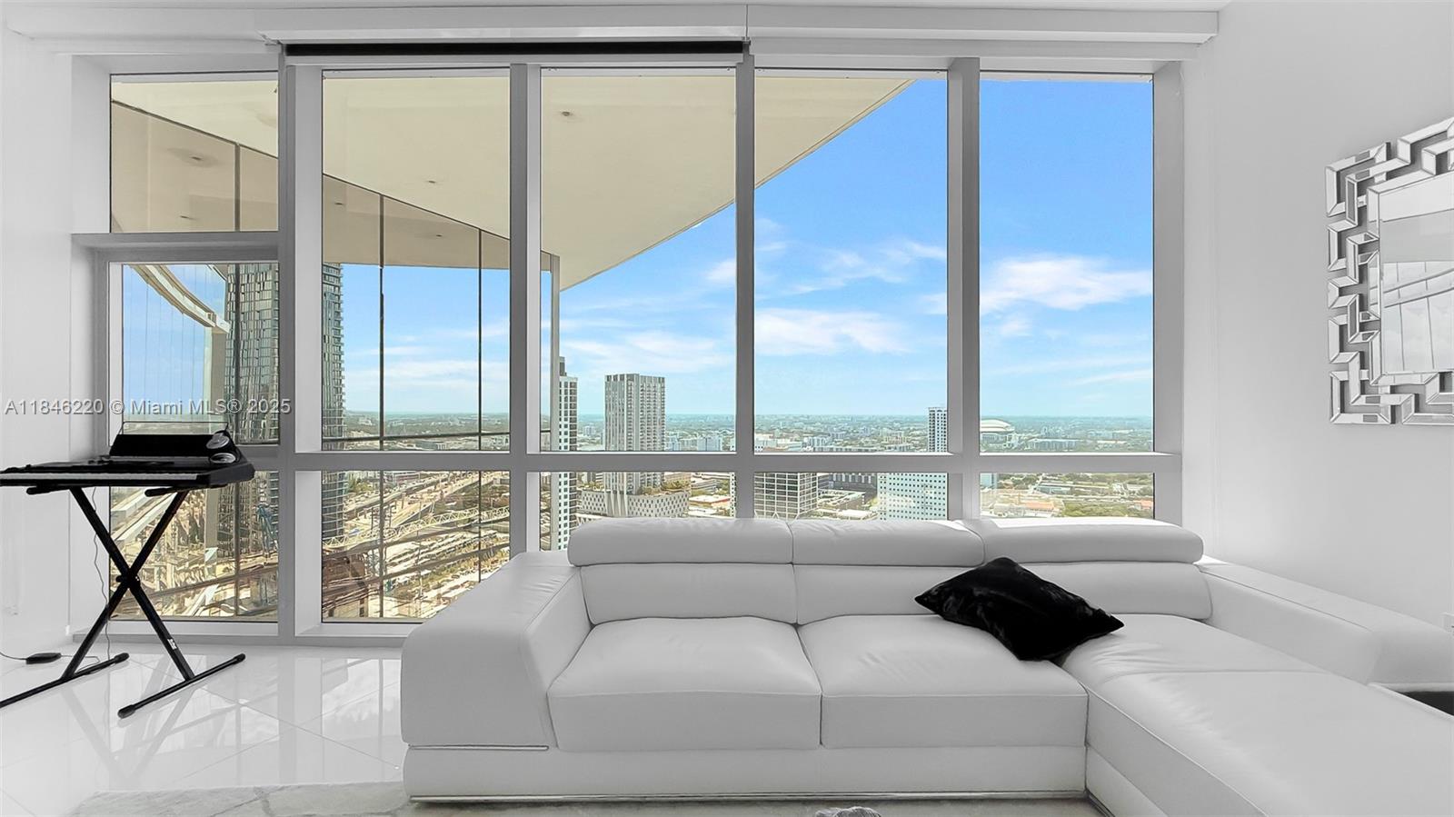image Paramount Miami Worldcent11