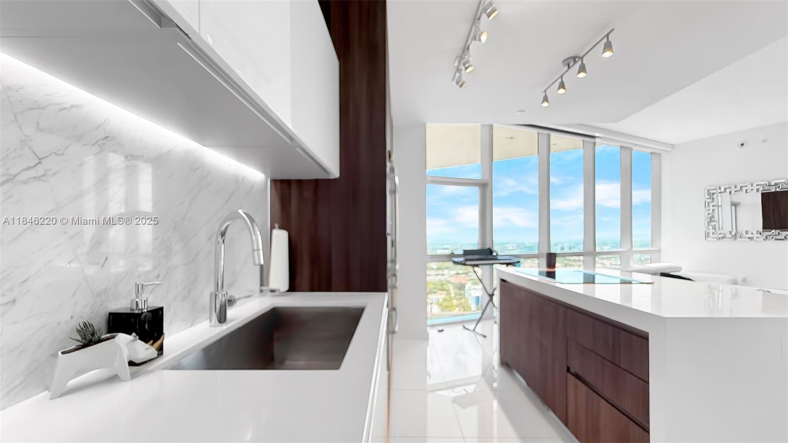 image Paramount Miami Worldcent16