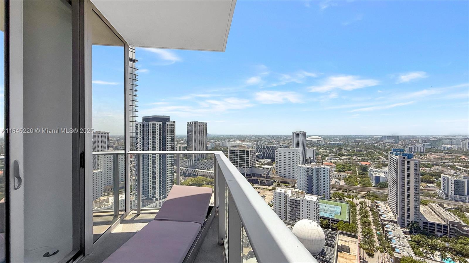 image Paramount Miami Worldcent4