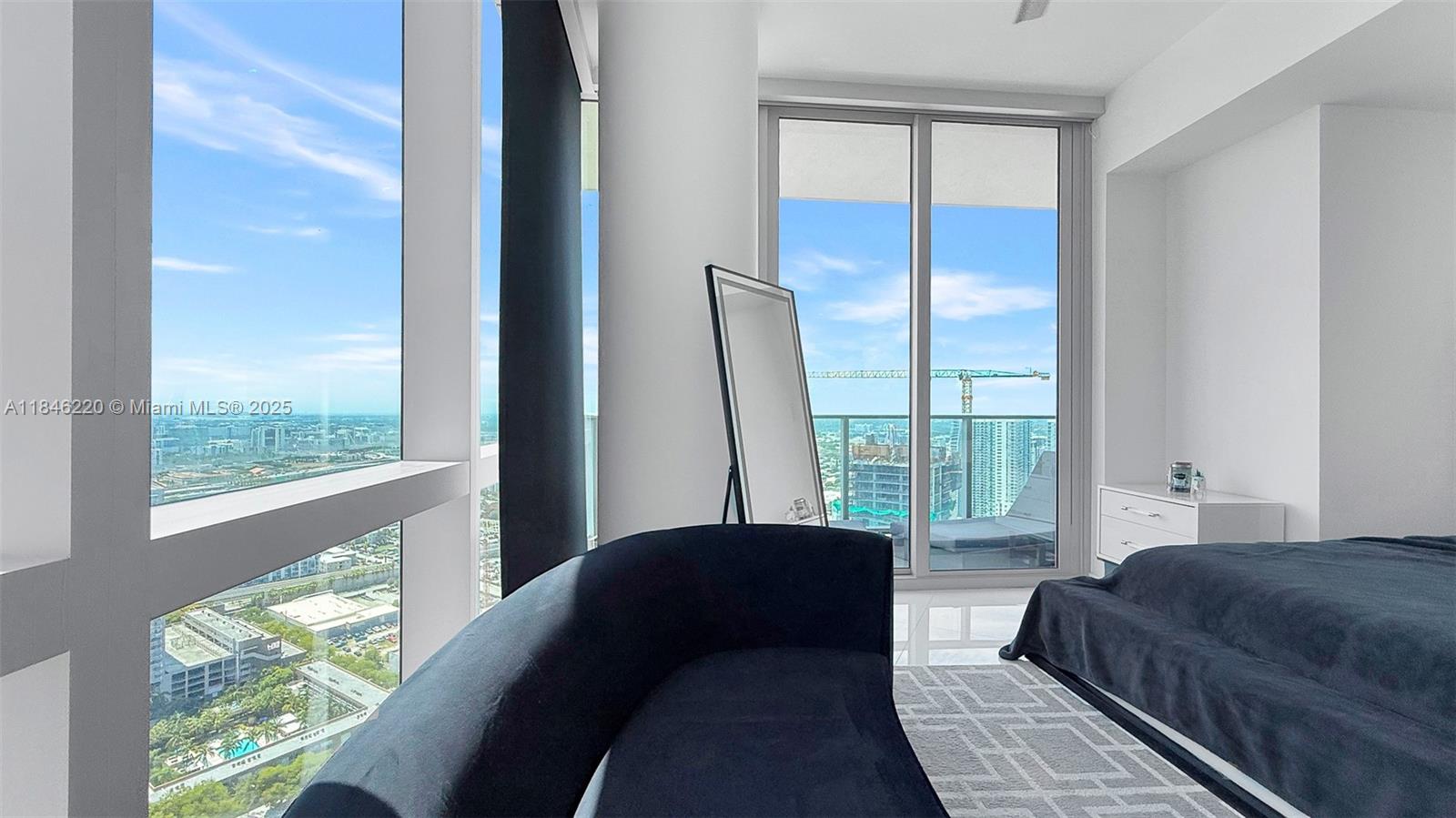 image Paramount Miami Worldcent6