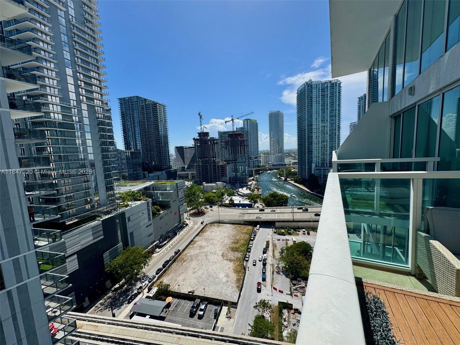 image Brickell On The River9