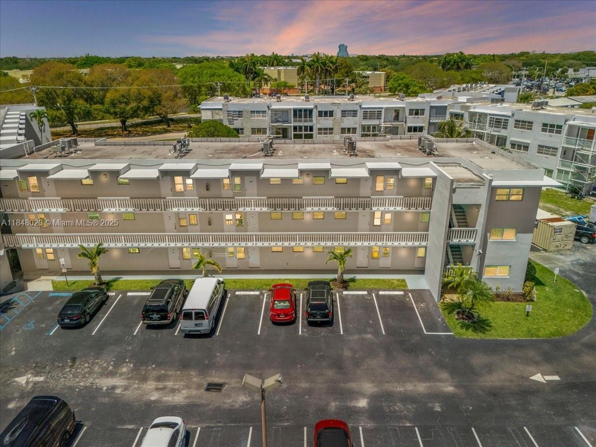 2200 Park Ln #306