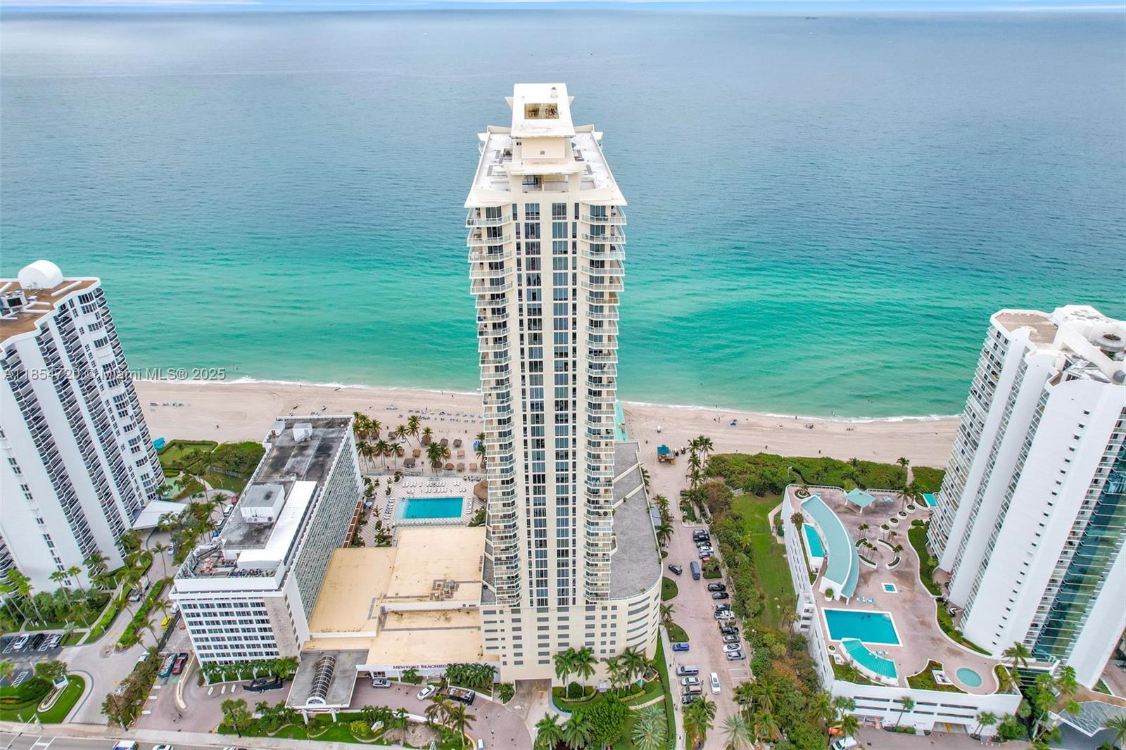 image La Perla Condominium14