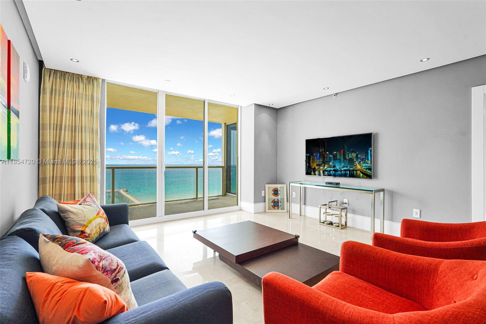 image La Perla Condominium17