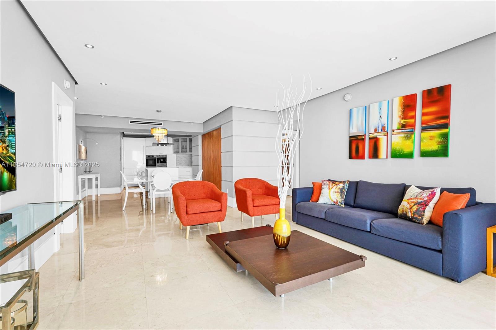 image La Perla Condominium18