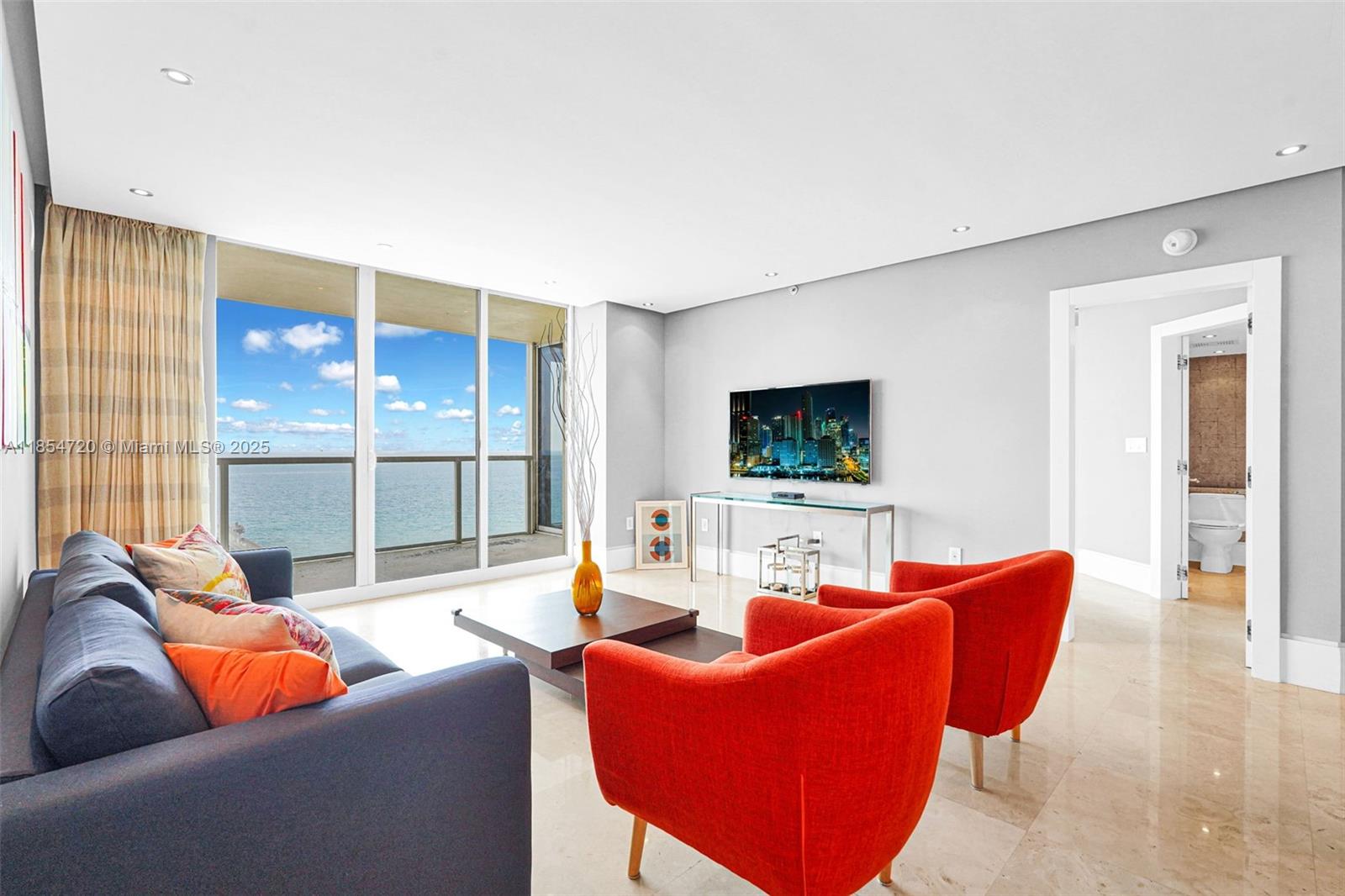 image La Perla Condominium21