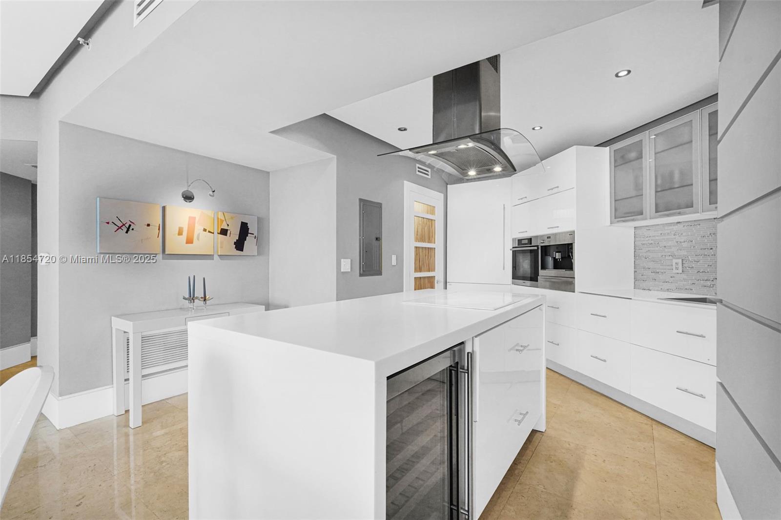 image La Perla Condominium28