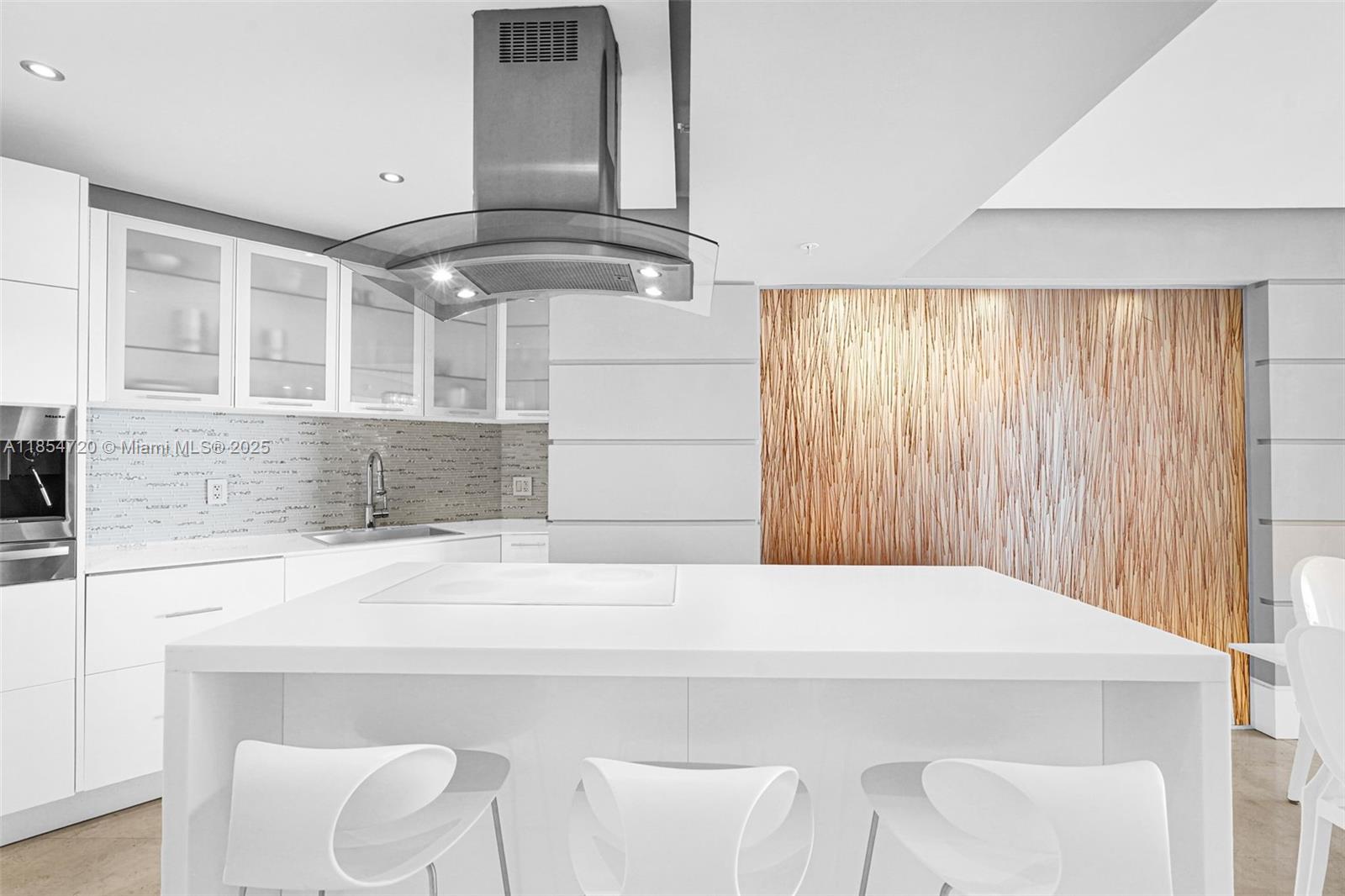 image La Perla Condominium32