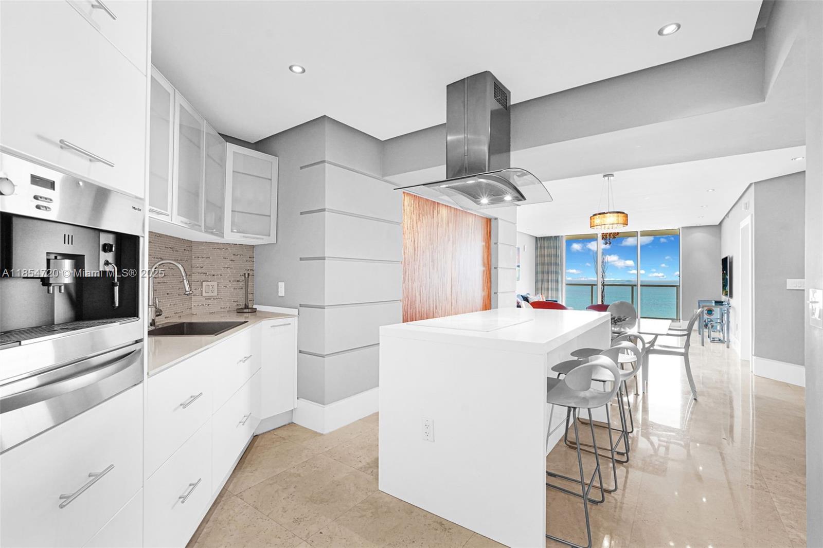 image La Perla Condominium34