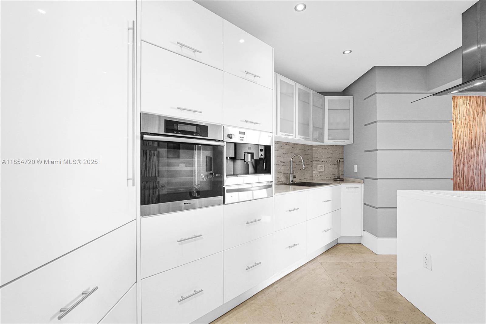 image La Perla Condominium35