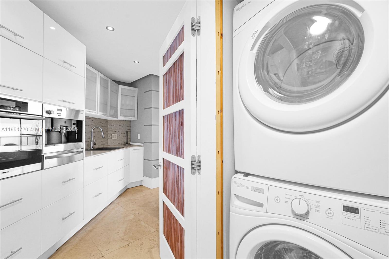 image La Perla Condominium36