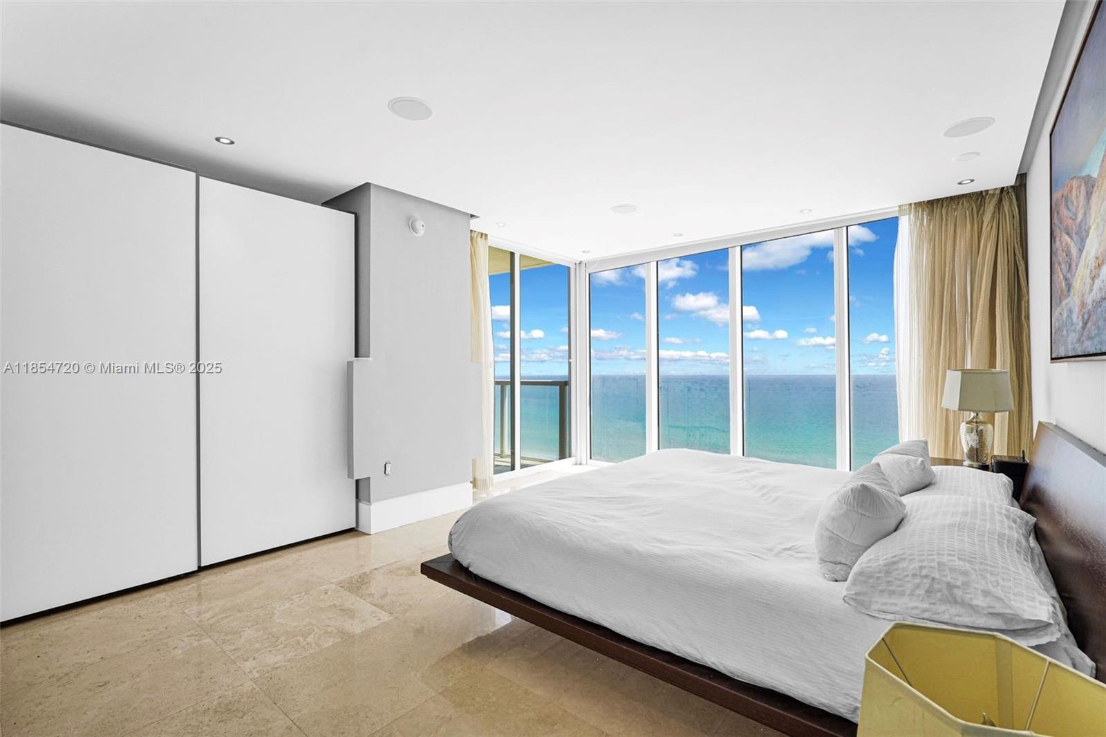 image La Perla Condominium37