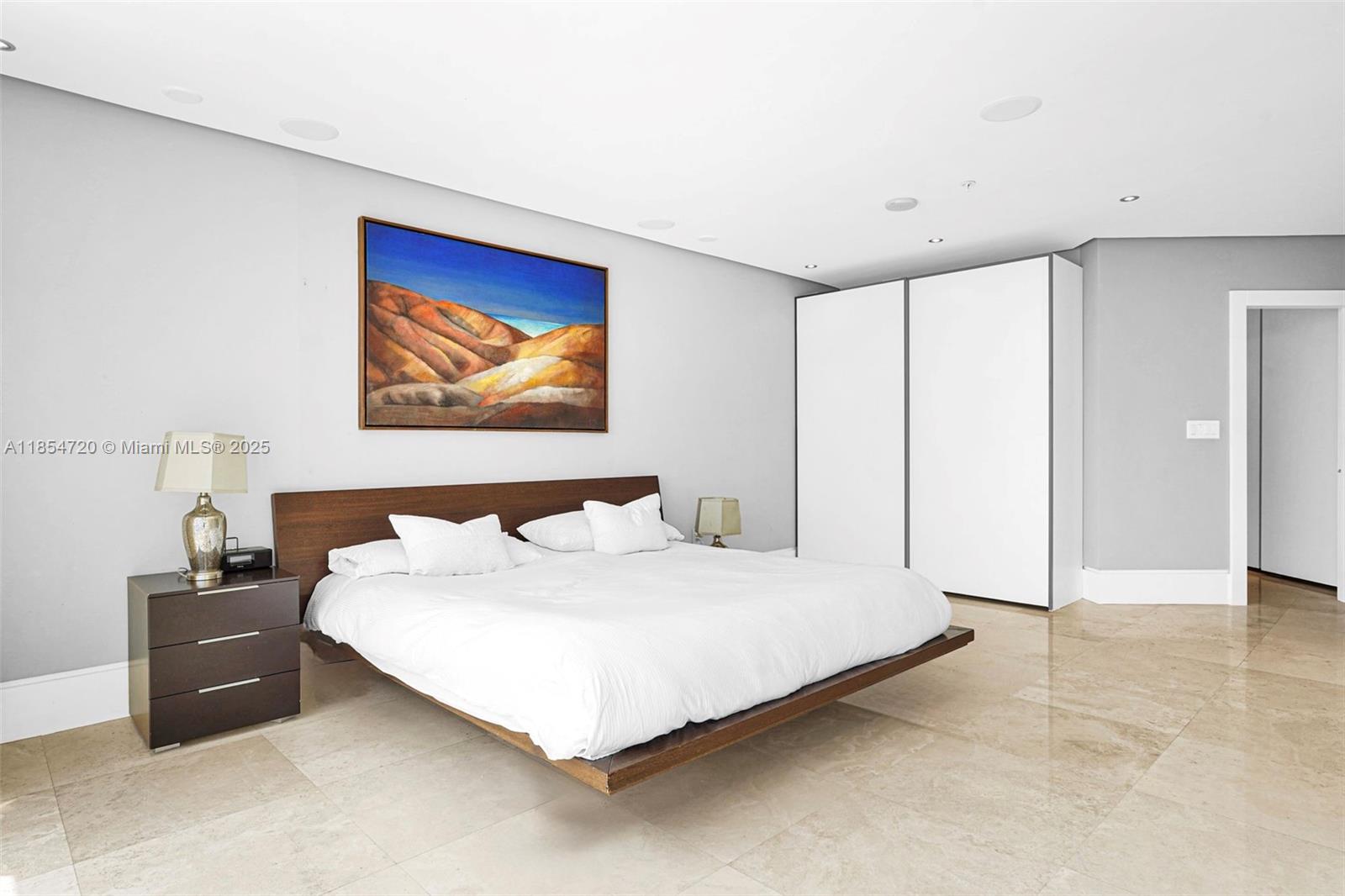 image La Perla Condominium38